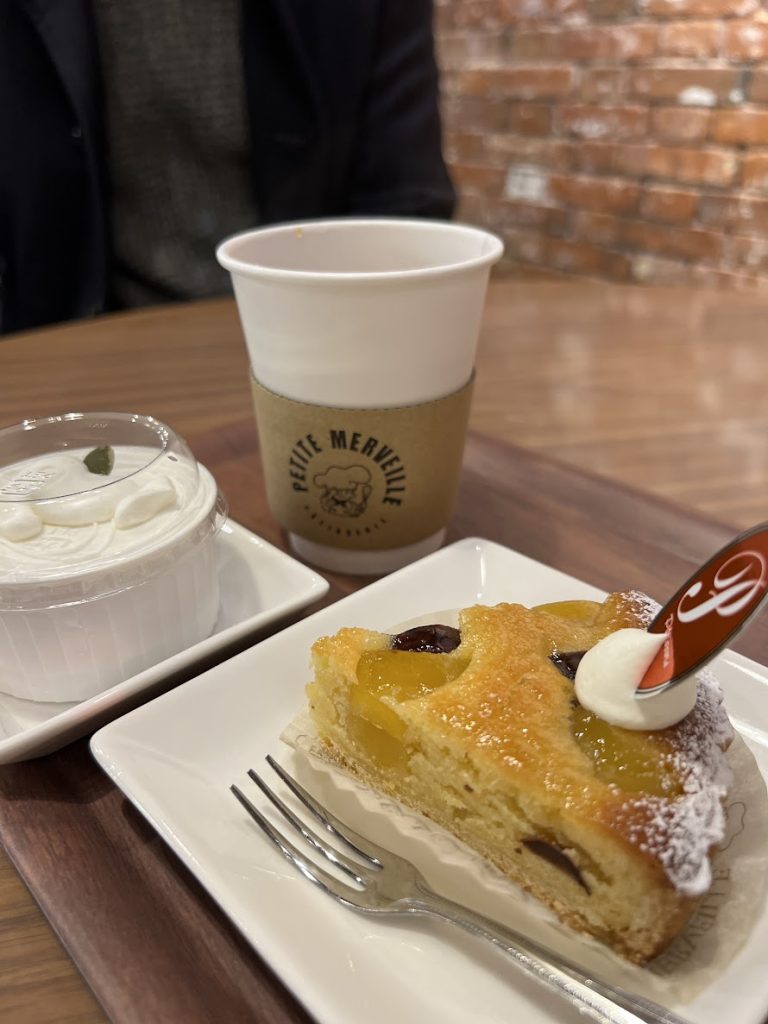 函館金森紅磚倉庫美食：起司蛋糕.