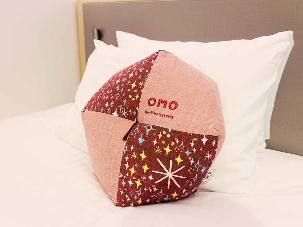 OMO5 函館：房間內的枕頭